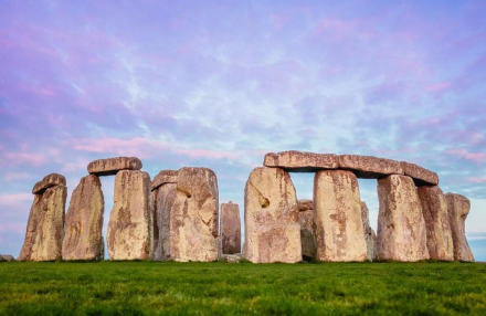 Quần thể đá Stonehenge có thể đã được xây dựng để khuếch đại âm thanh trong các nghi lễ cổ xưa